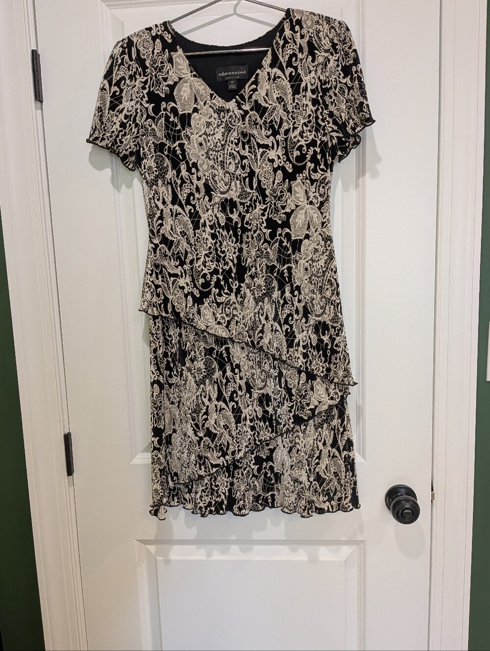 4 Petite Black And White Dress With Tiers And Ruffles
